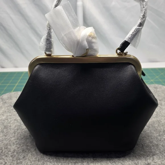 NWT Coach KISSLOCK 16 Black & Brass - Picture 15 of 17